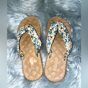 Women’s Floral FlipFlop - Sz - 37- US 6.5